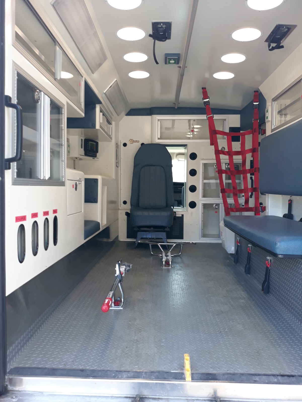 Interior Braun Type 3 Ambulance (3)