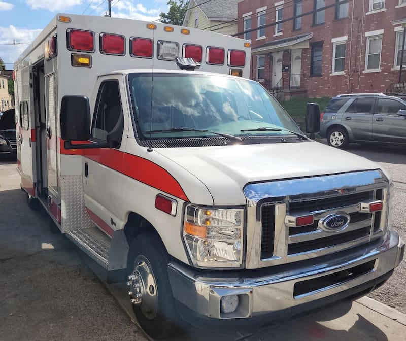 2008 Ford E450 Type 3 Braun Ambulanc 3