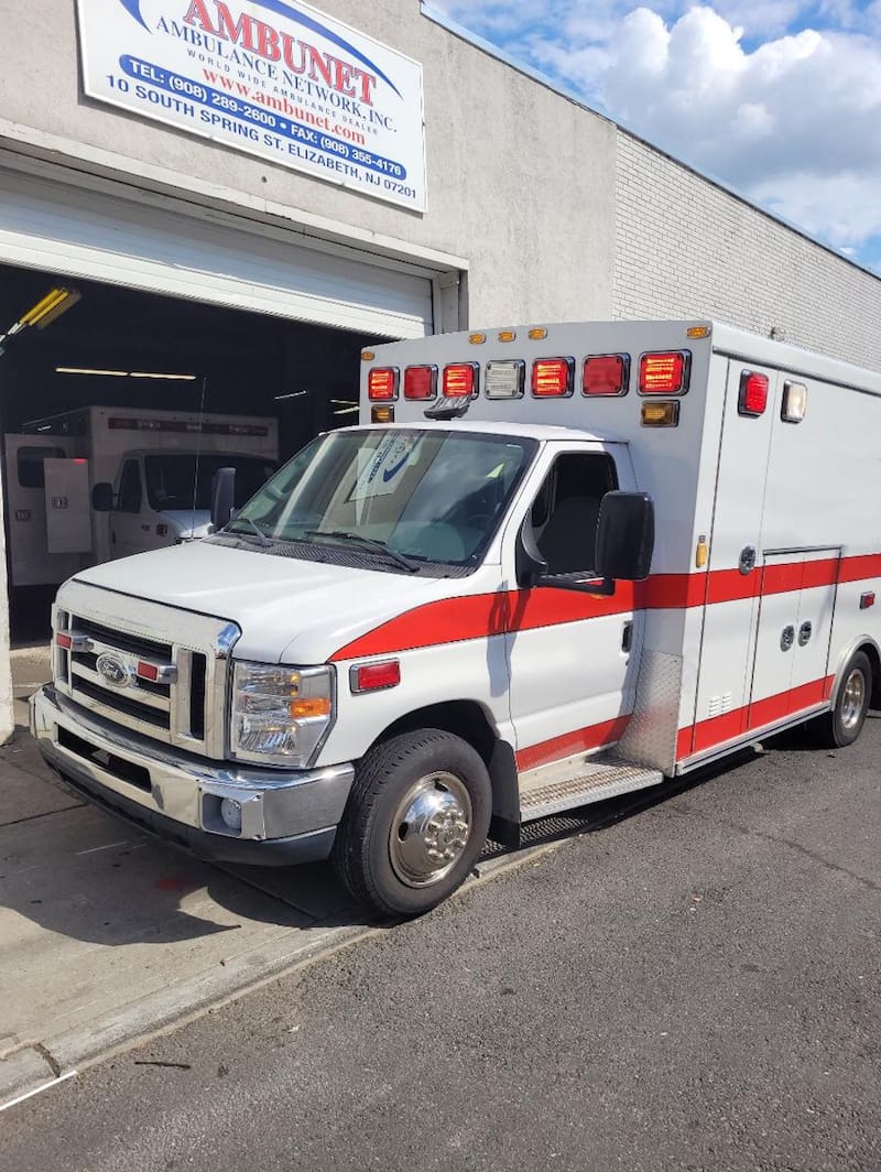 2008 Ford E450 Type 3 Braun Ambulanc 4