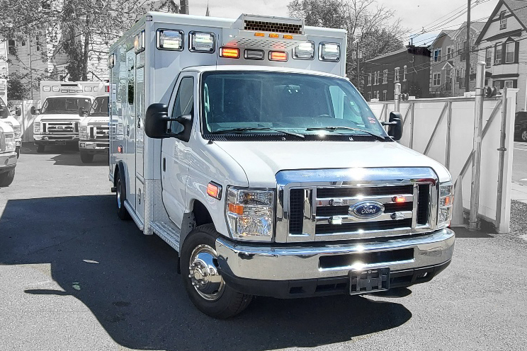 2016 Ford E350 Gas Type 3 AEV Ambulance 02