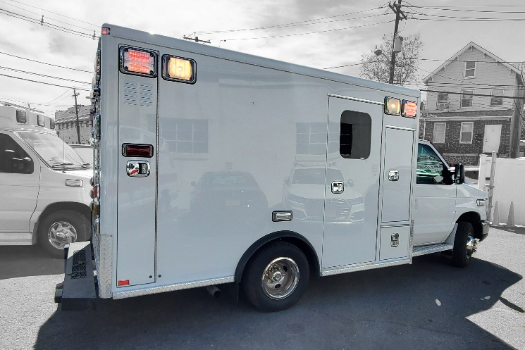 2016 Ford E350 Gas Type 3 AEV Ambulance 03