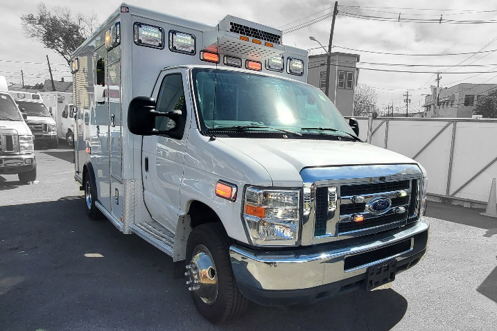 2016 Ford E350 Gas Type 3 AEV Used Ambulance For Sale 01