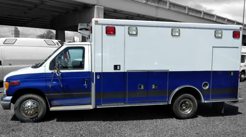2002 Ford E450 Type 3 Road Rescue Ambulance 2