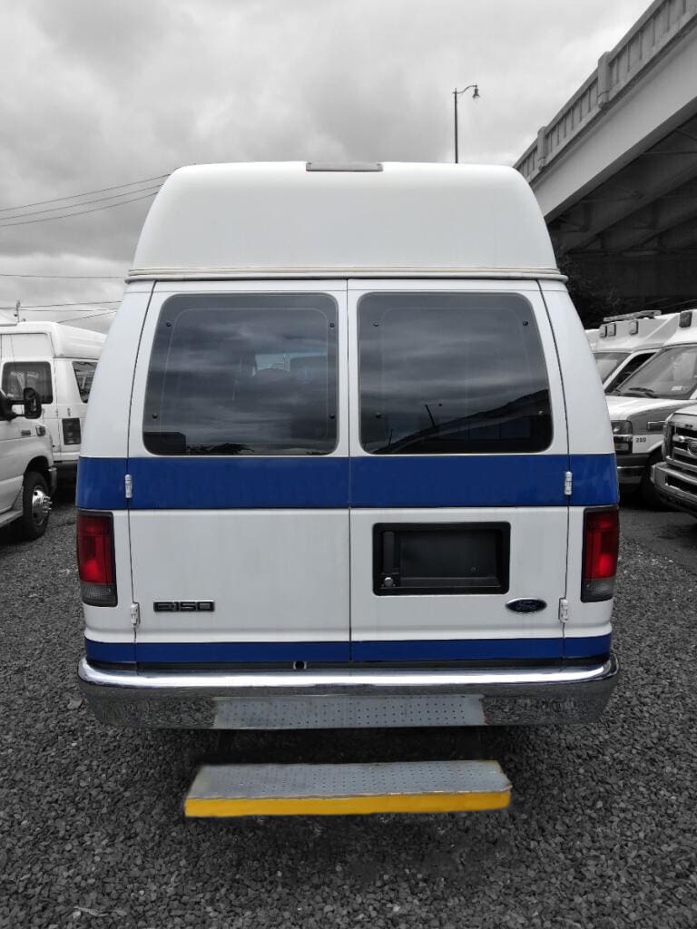 2008 Ford Wheel Chair Van Ambulance 3