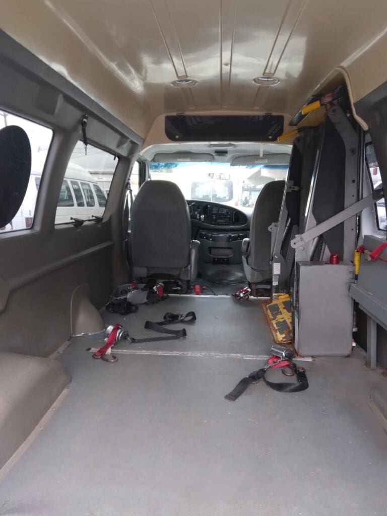 2008 Ford Wheel Chair Van Ambulance 4