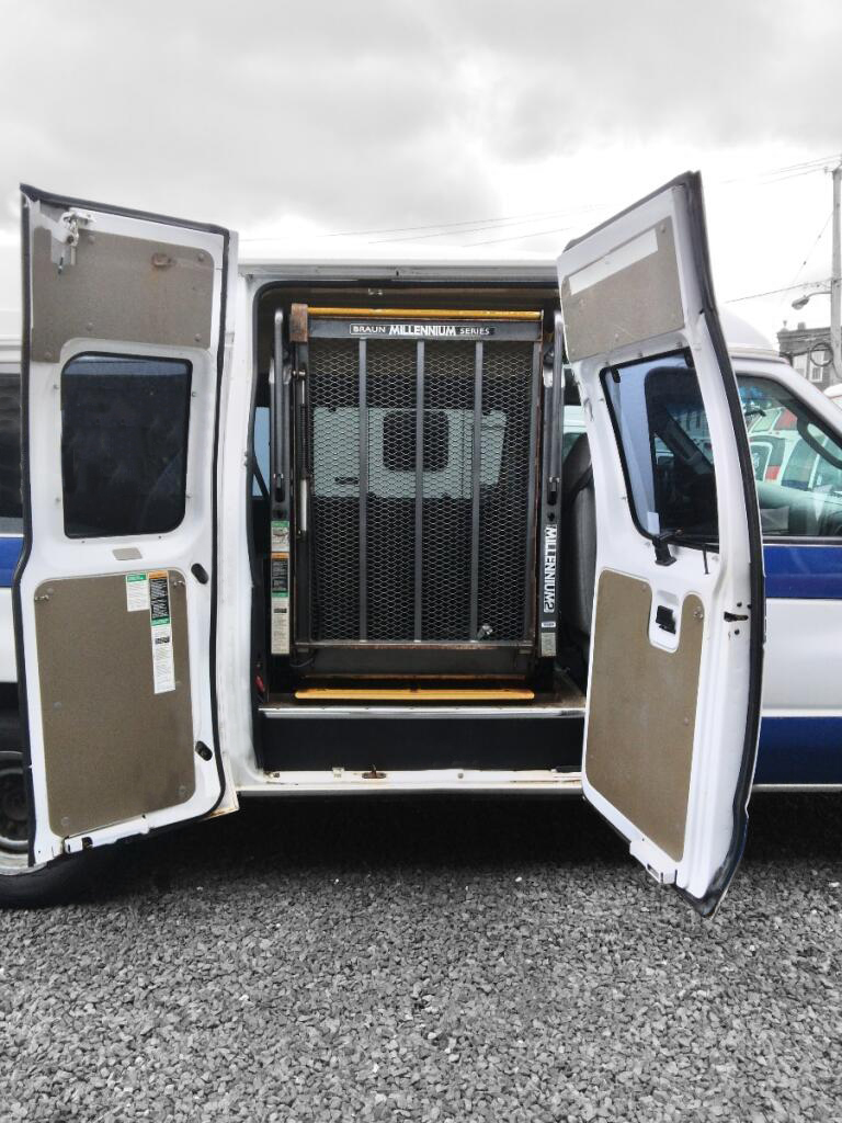 2008 Ford Wheel Chair Van Ambulance 7
