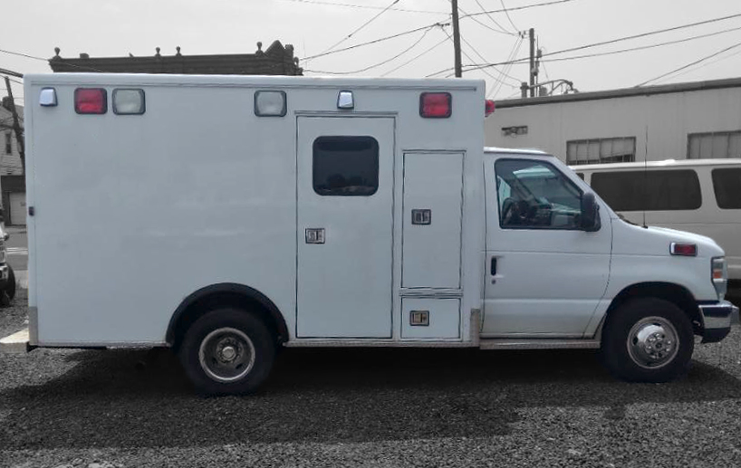 2010 Ford E350 Diesel Type 3 Medix Ambulance 1