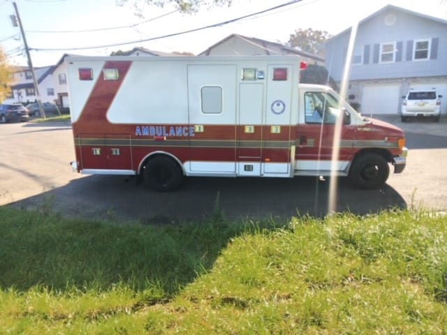 2005 Ford Type 3 Lifeline Ambulance-.jpg4