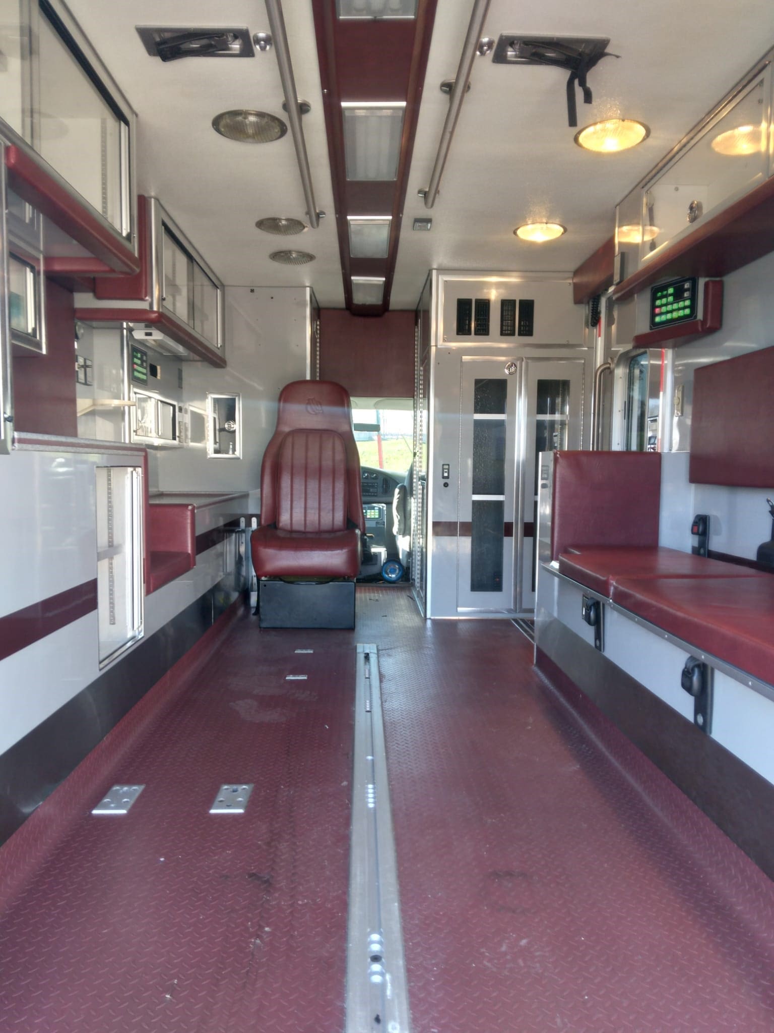 2005 Ford Type 3 Lifeline Ambulance-10